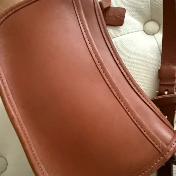 COACH Classic Tan Leather Crossbody Bag - Vintage - Great condition! - Picture 11 of 16